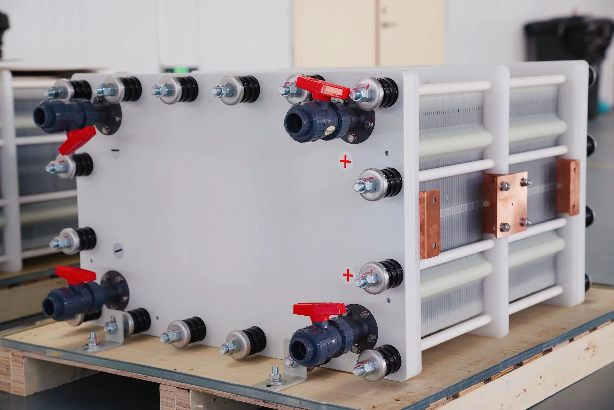 New Generation 16KW Customized Vanadium Redox Flow Battery Stacks VRFB Hybrid Inverter with Long Time Energy Storage System