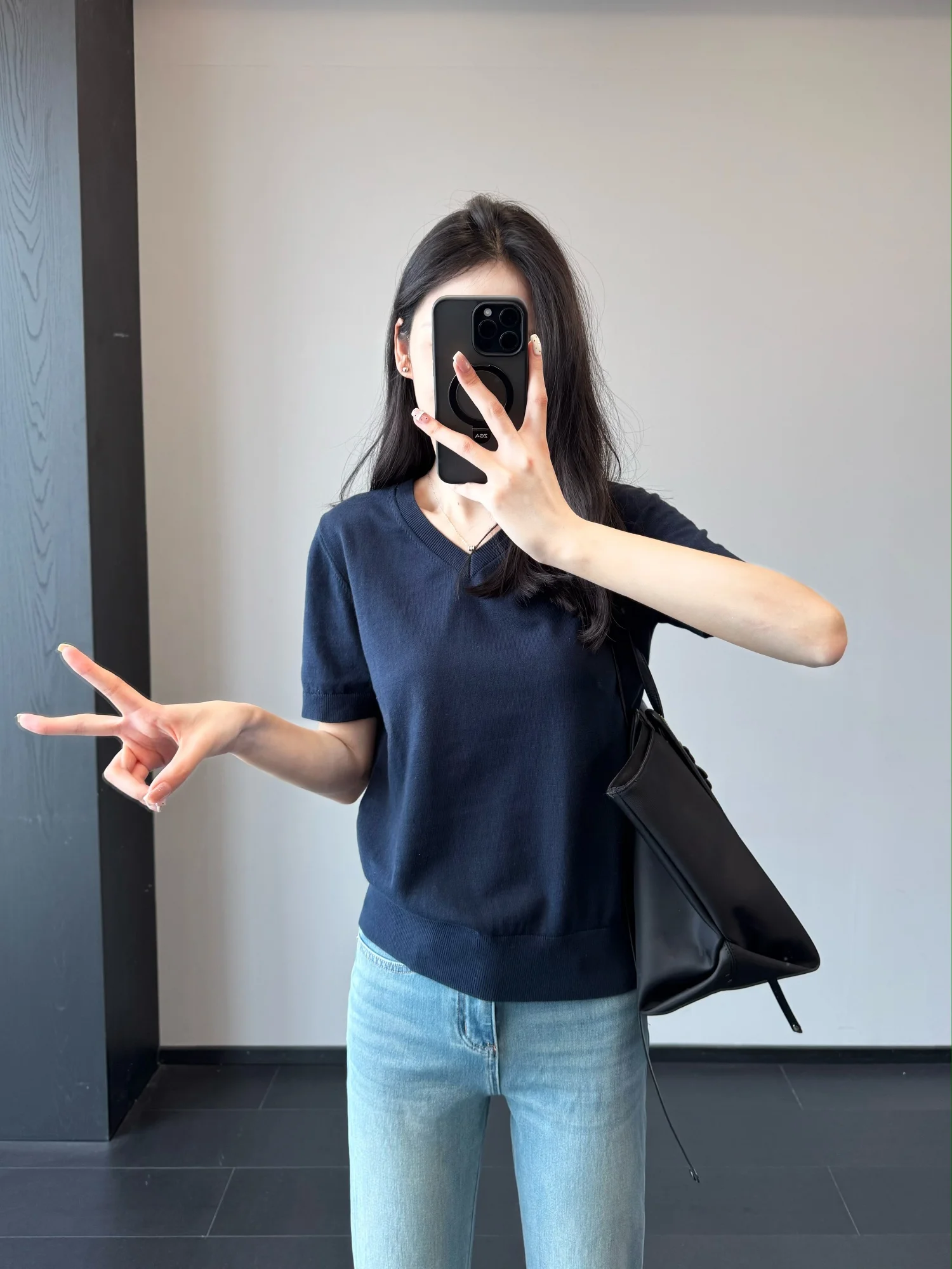 

Удобная хлопковая футболка с V-образным вырезом и коротким рукавом, женская, повседневный стиль, прямой крой, плотная ткань, цветная, стройнящая, летняя новинка