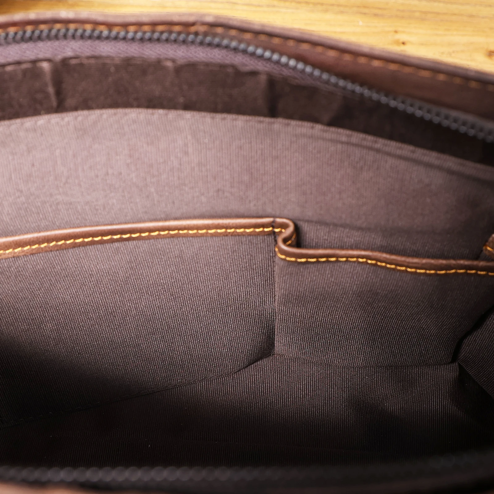 Vintage Herren-Umhängetasche aus hochwertigem Leder, lässige Messenger-Tasche, große horizontale quadratische Schultertasche – Detail 16
