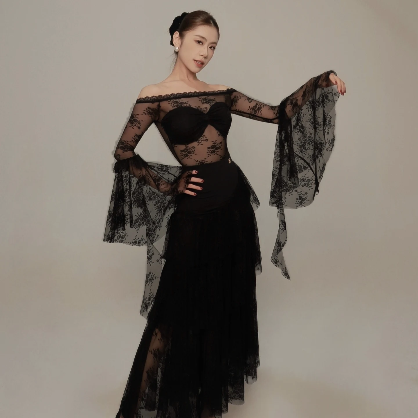 ชุดเต้นรำบอลรูมเซ็กซี่ ผ้าลูกไม้ คอเสื้อแบบเรือ กระโปรงระบาย ชุดเต้นวอลซ์ ชุดแสดง ชุดฝึกซ้อม ชุดแข่งขัน รุ่น BL17973