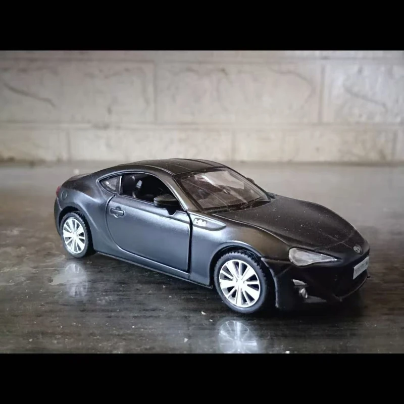 1:36 トヨタ GT86 合金スポーツカーモデル ダイキャストメタル トラック レーシングカー 車両モデル シミュレーション ミニチュアスケール キッズ おもちゃ ギフト