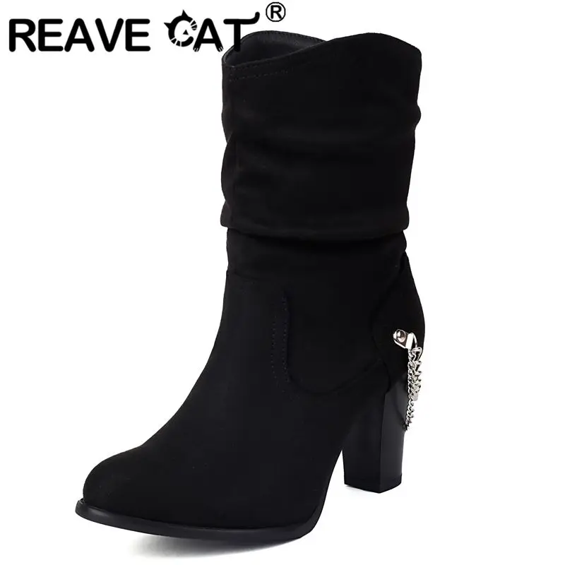 

REAVE CAT 2025 Новый дизайн Женские ботинки с круглым носком на блочном каблуке 8 см без шнуровки с металлическим украшением Большие размеры 46 47 48 Мода на каждый день Bota