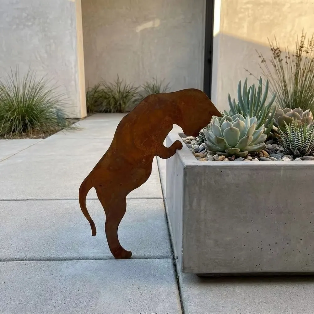Rustic Rusty Finish Metal Cat Puppy Garden Statue Earth-Tone Color Freestanding Structure Rusty Cat Ornament