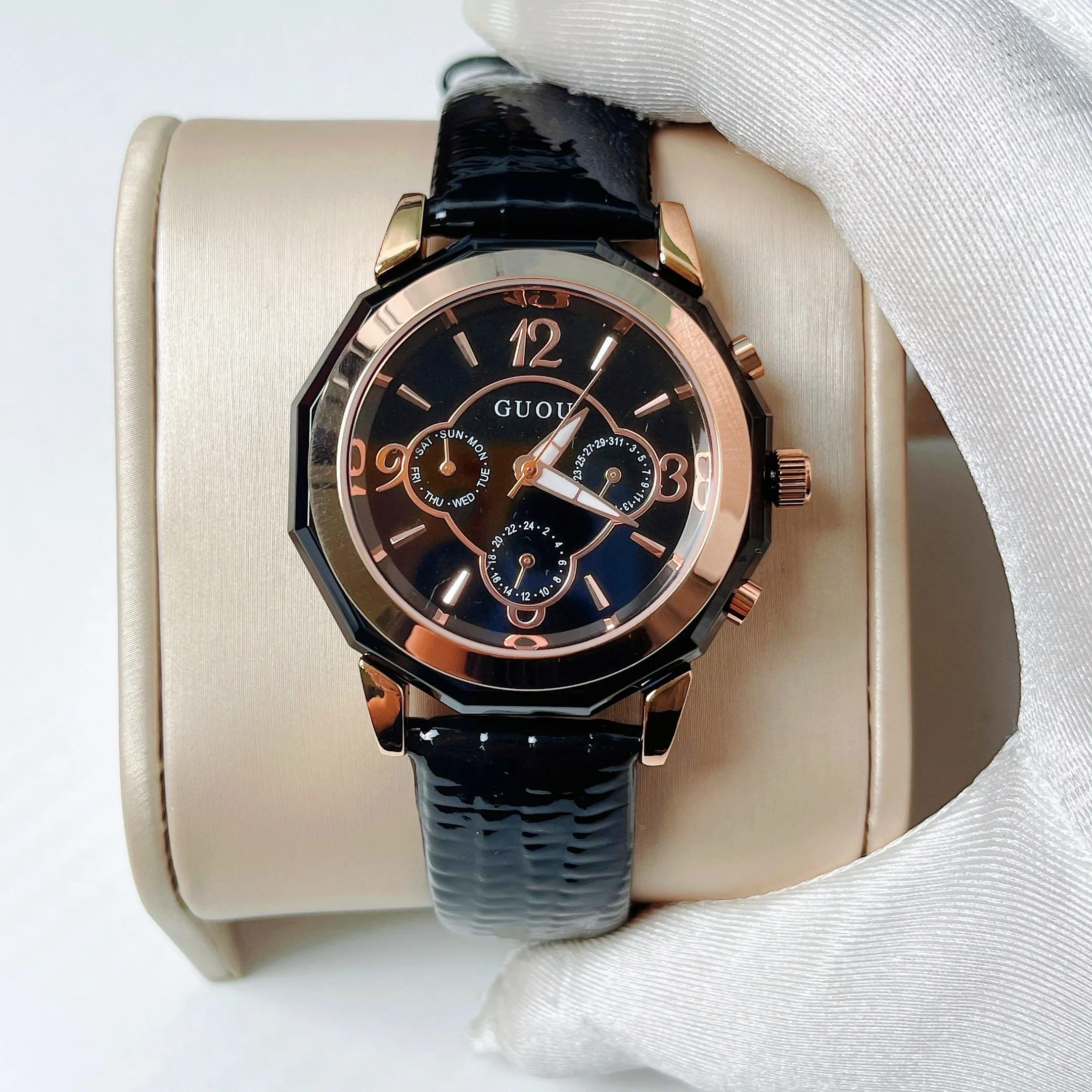 ساعة نسائية أنيقة متعددة الوظائف بسيطة وأنيقة على الموضة الكورية من الجلد القديم ساعة كوارتز نسائية هدية للنساء