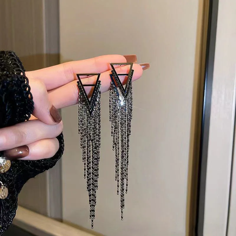 2023 New Trendy Exaggerated Black Color Tassel Triangle Long Earrings for Women Luxry Jewelry Birthday Wedding Party Charm Gift