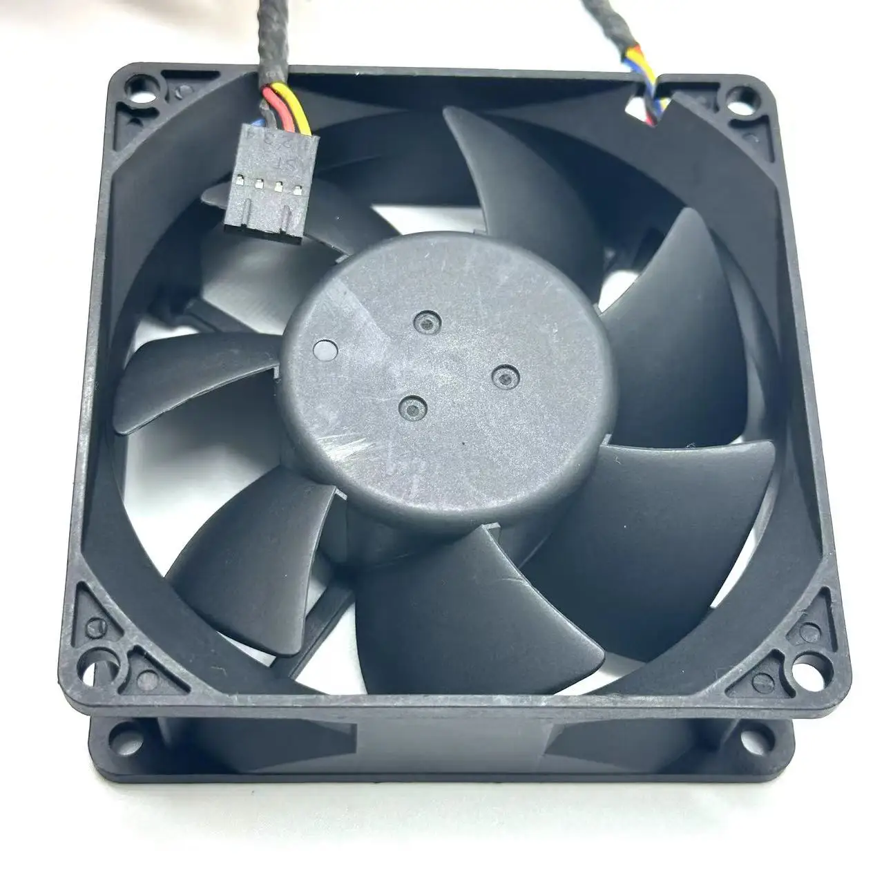 FOXCONN PVA092J12M-P 05-AE DC 12V 0.95A 90x90x32mm 4-Wire Server Cooling Fan