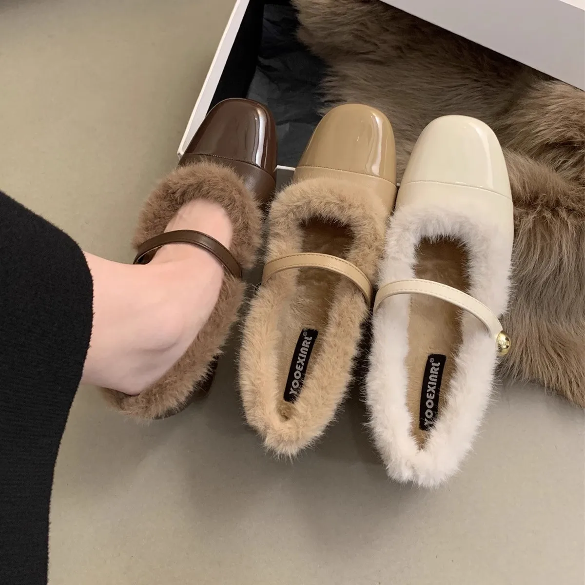 2025 outono e inverno de pelúcia confortável quente sapatos femininos de salto grosso estilo doce casaco elegante com sapatos de salto alto de veludo