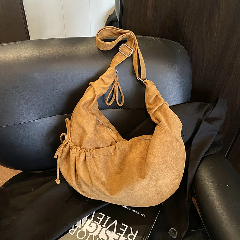 

Vintage Suede Dumpling Bag for Women, Large Capacity Shoulder and Crossbody Bag, Autumn and Winter Trendy Casual Commuter Bag