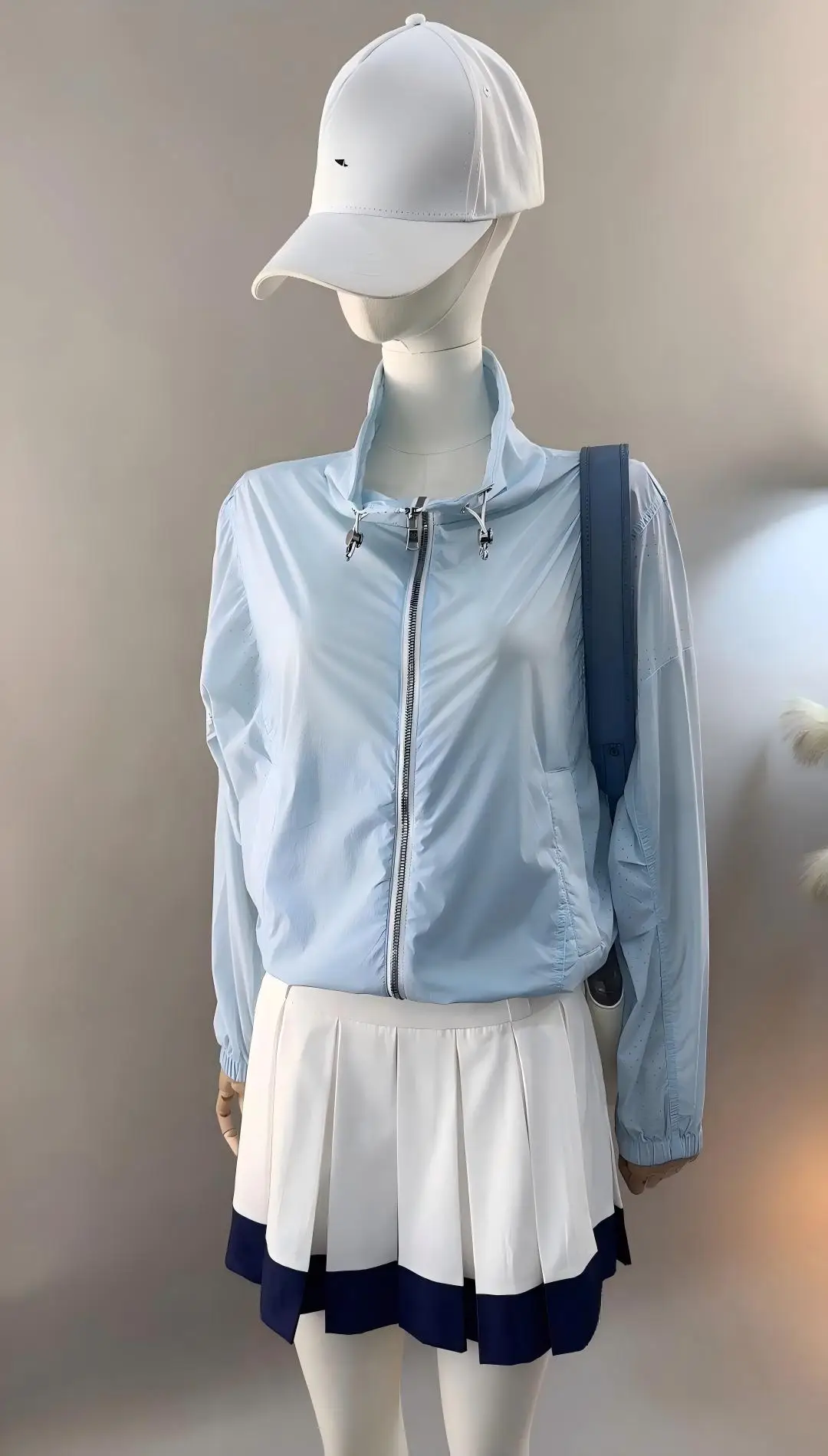 Women's Lightweight Summer Sun Protection Jacket for Golf—Can Be Worn Front or Back for a Casual, Versatile Look