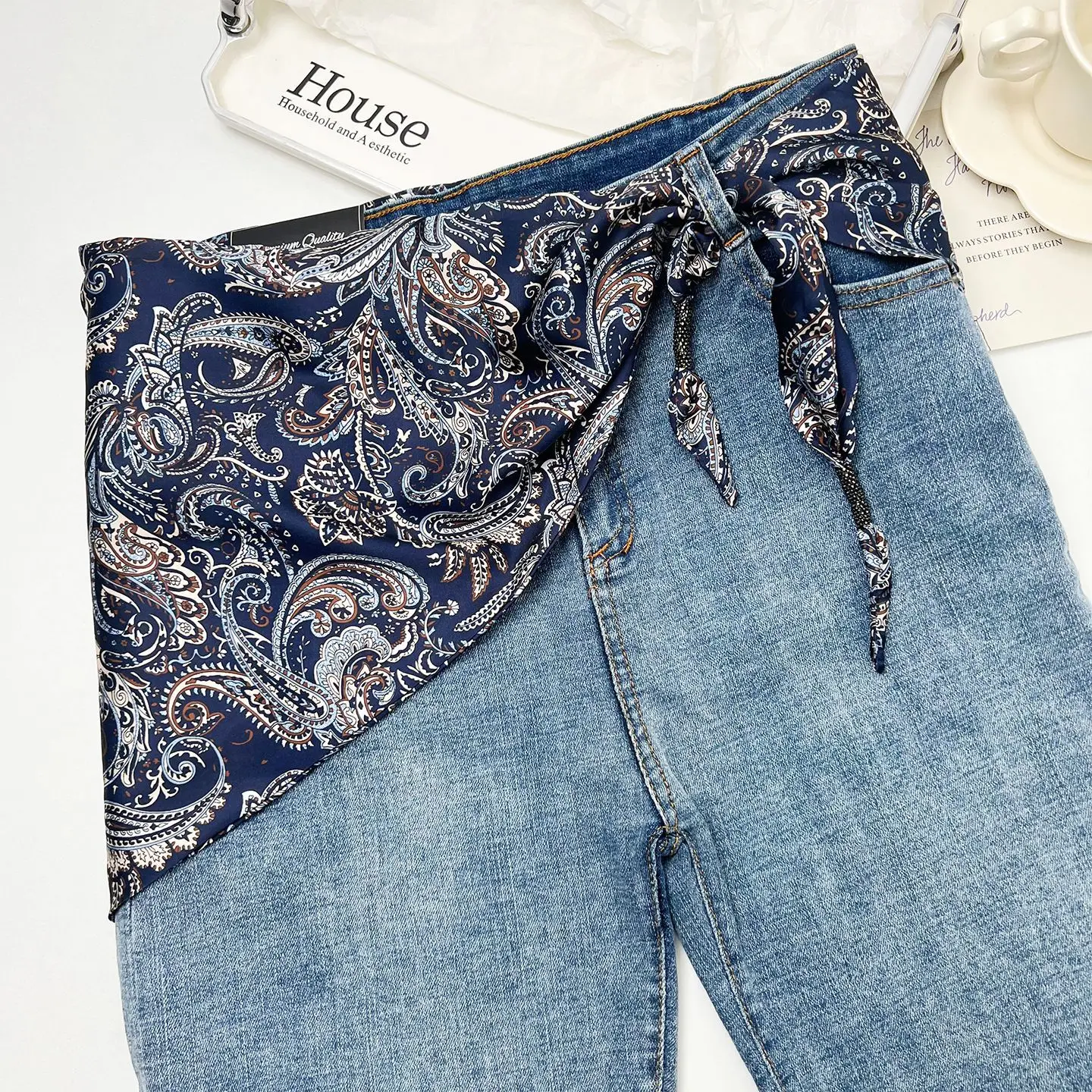 ผ้าพันคอทรงดอกไม้แคชเมียร์สไตล์เรโทรสำหรับผู้หญิง; เข็มขัดรูปสามเหลี่ยมผูกเอวสำหรับกางเกงยีนส์; เครื่องประดับสำหรับการเดินทางและการสวมใส่ในชีวิตประจำวัน