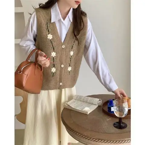 

Spring And Autumn New V-neck Embroidered Flower Knitted Vest Top Women's Sleeveless Loose Sweater