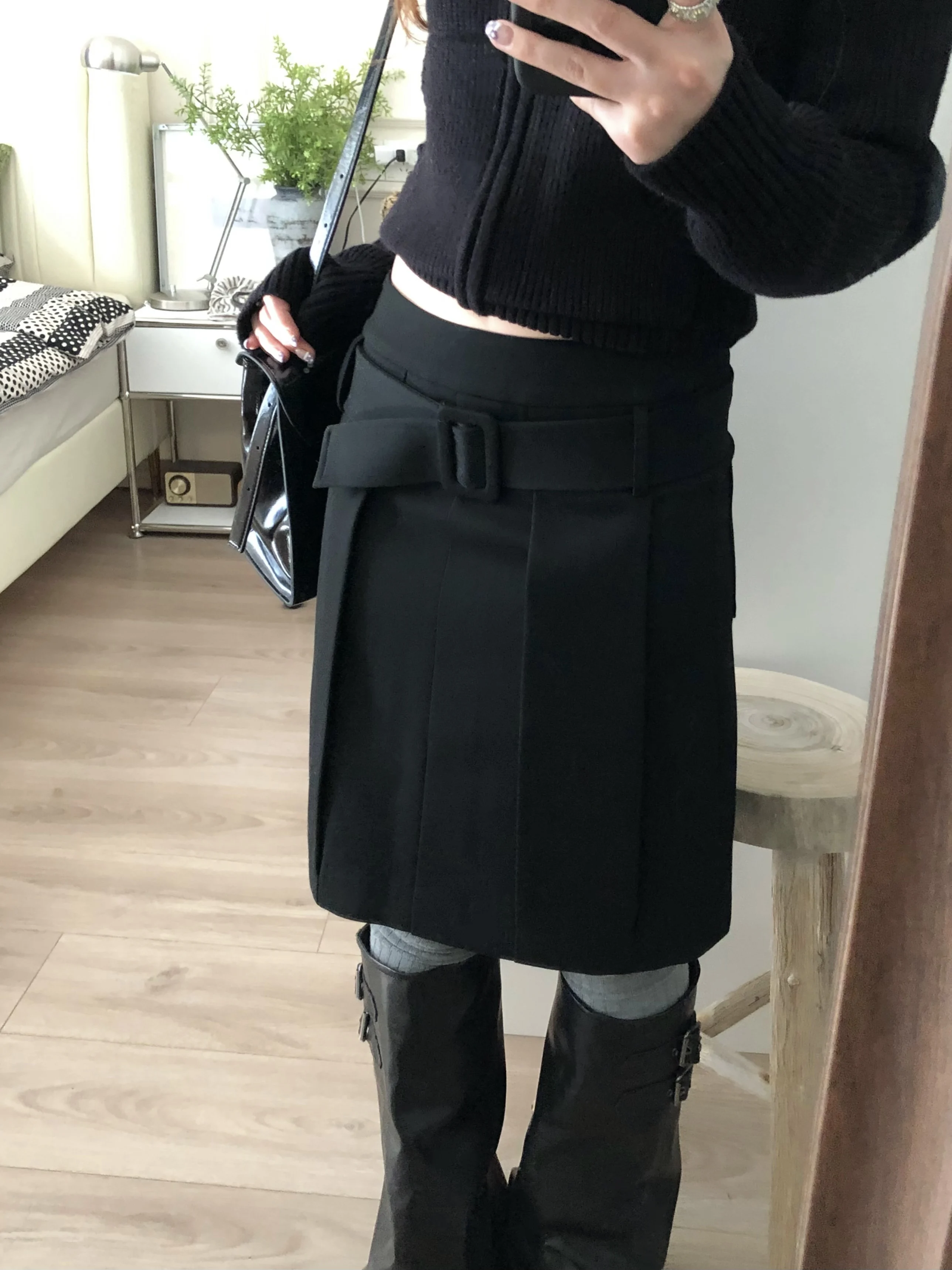 Retro American Waist Belted Midi Skirt Women's Autumn Winter Black Woolen A-Line Skirt Vintage Folded Layers Medium Length