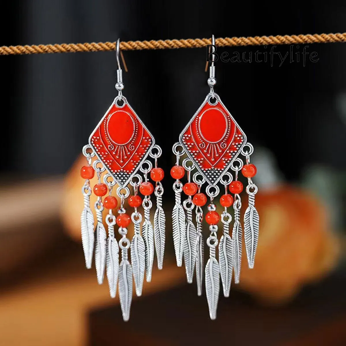 Ethnic style red exaggerated fringed earrings, suitable for travel and vacation photos, big face and thin earrings