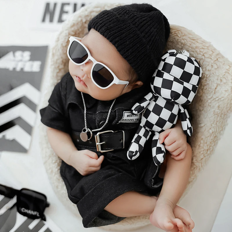 Newborn Photography Outfit Hip-Hop Theme Cool Boy Clothing Hat Glasses Necklace Bear Doll Photography Props Baby Photoshoot Prop