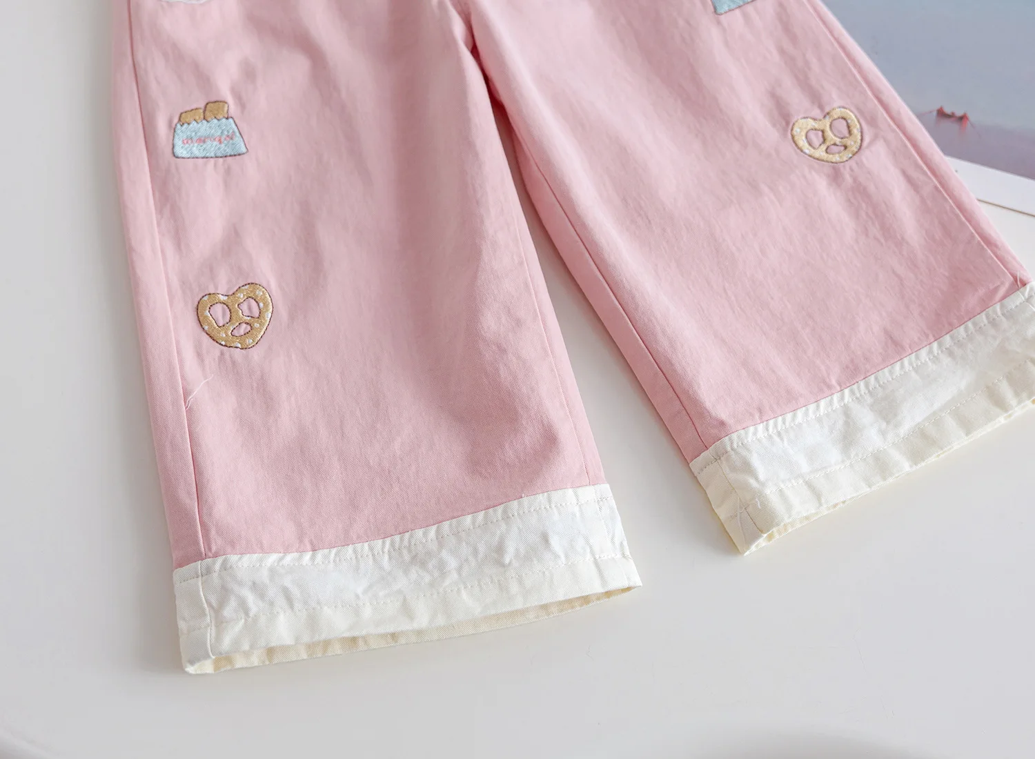 2026 Neue Frühlings-Kollektion: Koreanischer Stil Mädchenhose mit Stickerei, Gerades Bein, Lässige Alltagshose für Kleinkinder – Detail 14