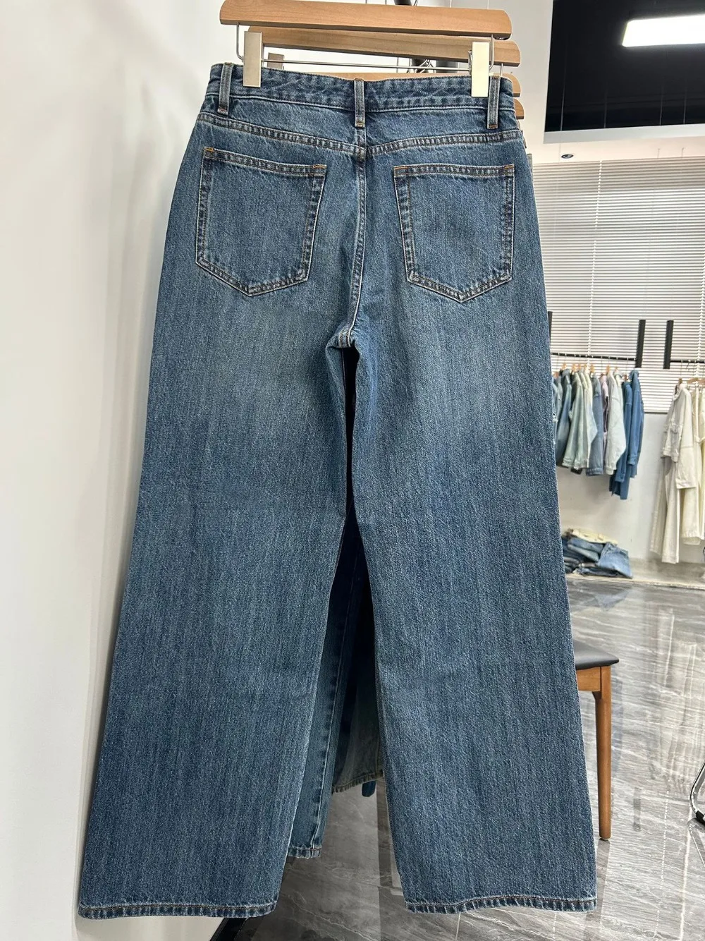 Autumn and Winter New Style Mid-waist Retro Blue Wide-leg Straight Denim Trousers Women Jeans