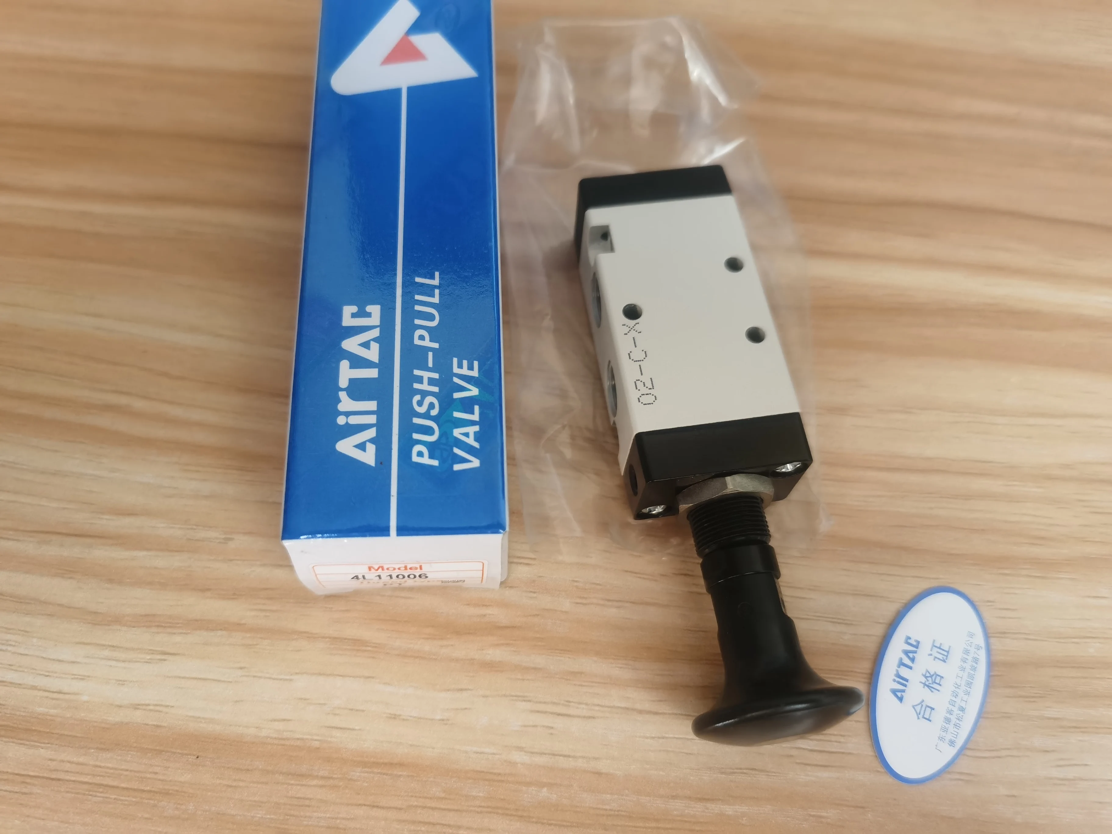1PCS New AirTAC 4L11006 4L110-06  Push-Pull Valve