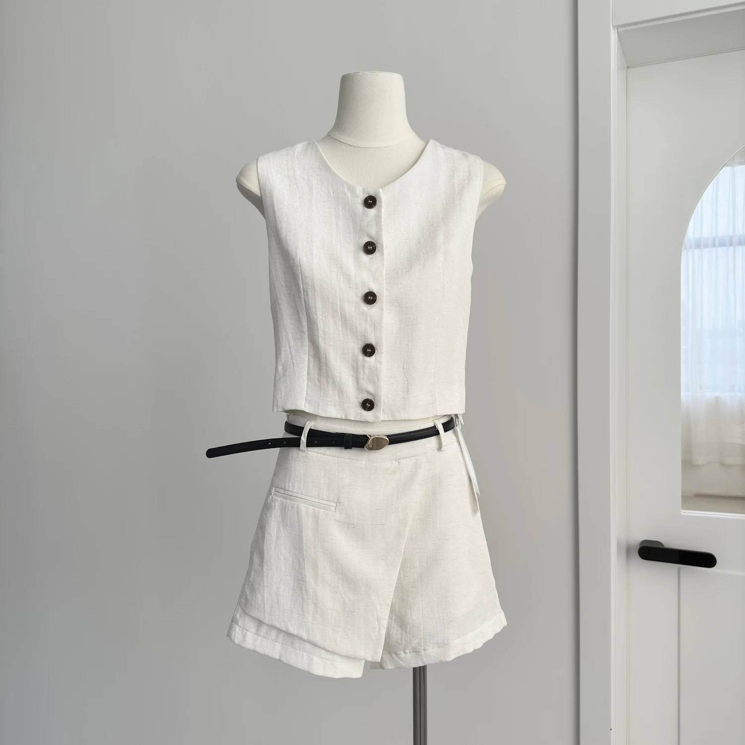 

Summer 2026 Women's Casual Cotton Linen Vest Shorts Two-Piece Set Button-Up Fashionable Color Workwear Student Uniform