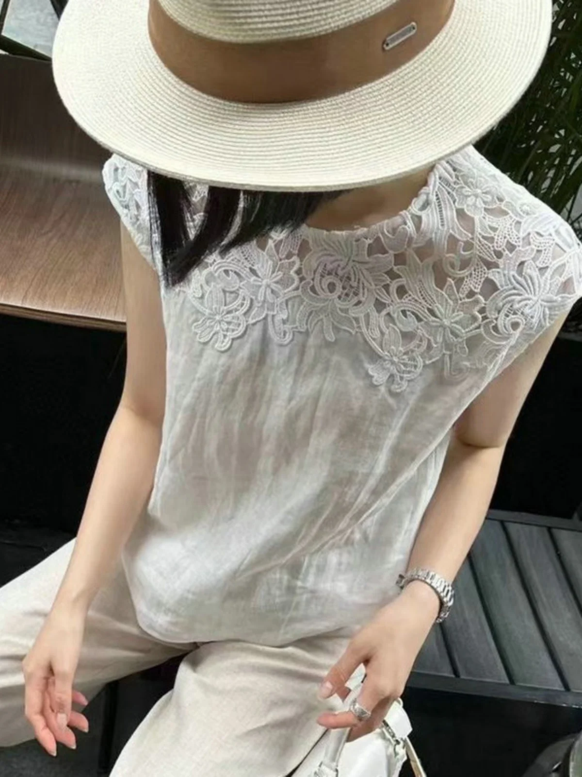 

Ele Hollow out Lace Trim Linen Svel irt Women's Summer New Sle Faionable Vest Top round Ne ort Sve