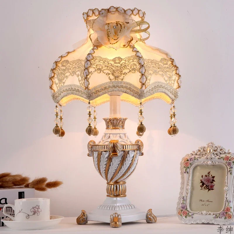 Nordic księżniczka lampa stołowa Vintage Lamparas De Mesa Para El Dormitorio lampa stołowa do salonu dekoracja sypialni oprawy żywiczne
