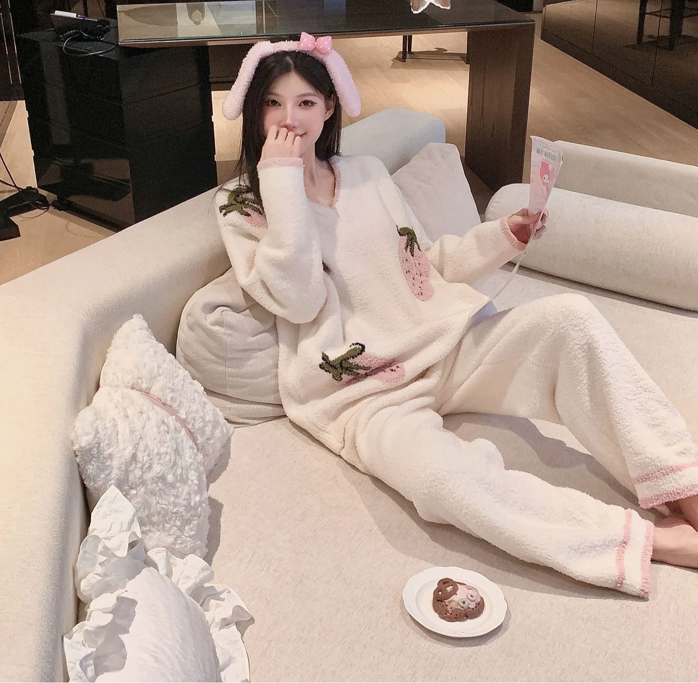 Loose strawberry pink half flannel pajamas, autumn and winter sweaters, thick and plush soft and sticky home clothes, sweet