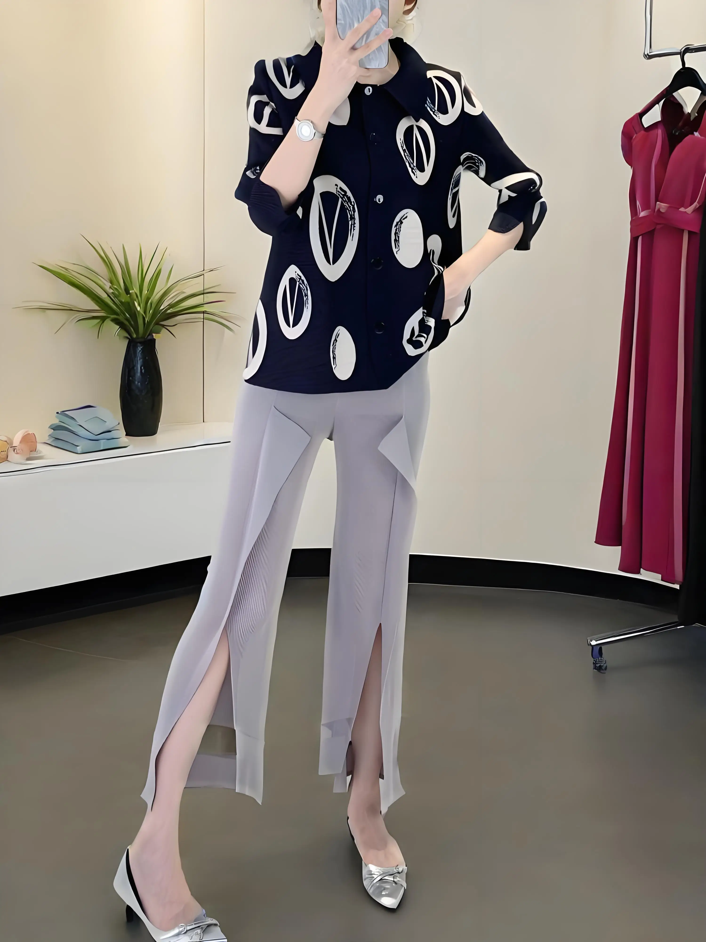 

Miyake Summer New Half-sleeved Shirt Women's Fashion Pleated Temperament Women's Loose Casual High-elastic Circle Printed Shirt