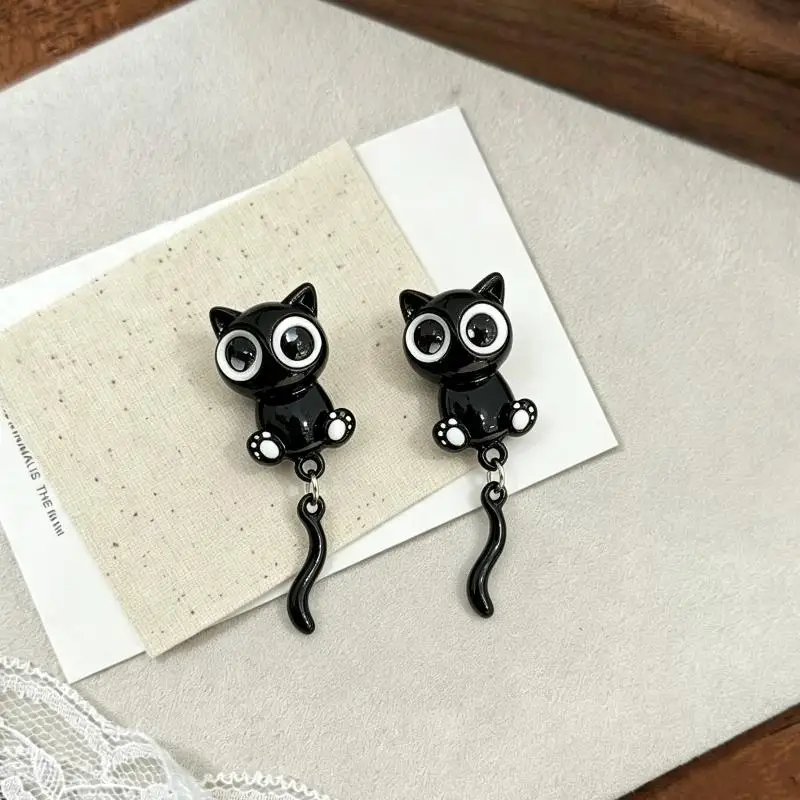 Exquisite schlichte schwarze Katzenohrringe, niedliche, leicht luxuriöse schwarze Katzenohrstecker, temperamentvolle, süße Cartoon-Ohrringe für Frühling und Sommer. – Detail 3