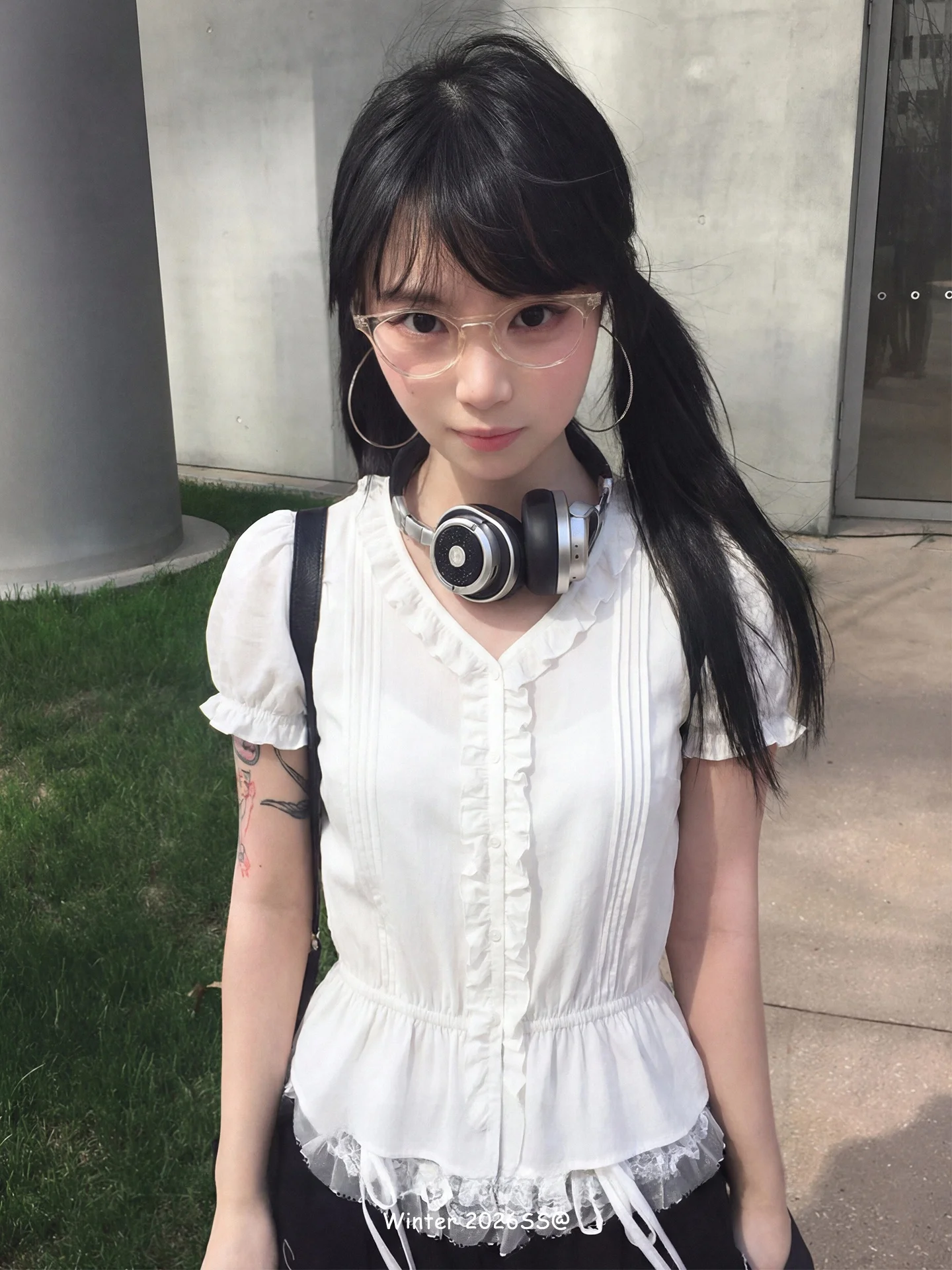 

Ретро-японская женская блузка с коротким рукавом, V-образным вырезом и кружевной отделкой, приталенная, в стиле преппи, весенняя модная модель, дышащая, приятная к телу.