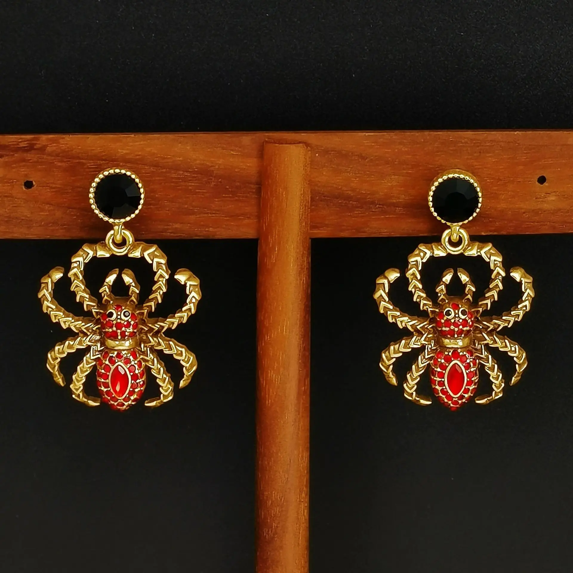 

European and American style fashionable and unique women's earrings