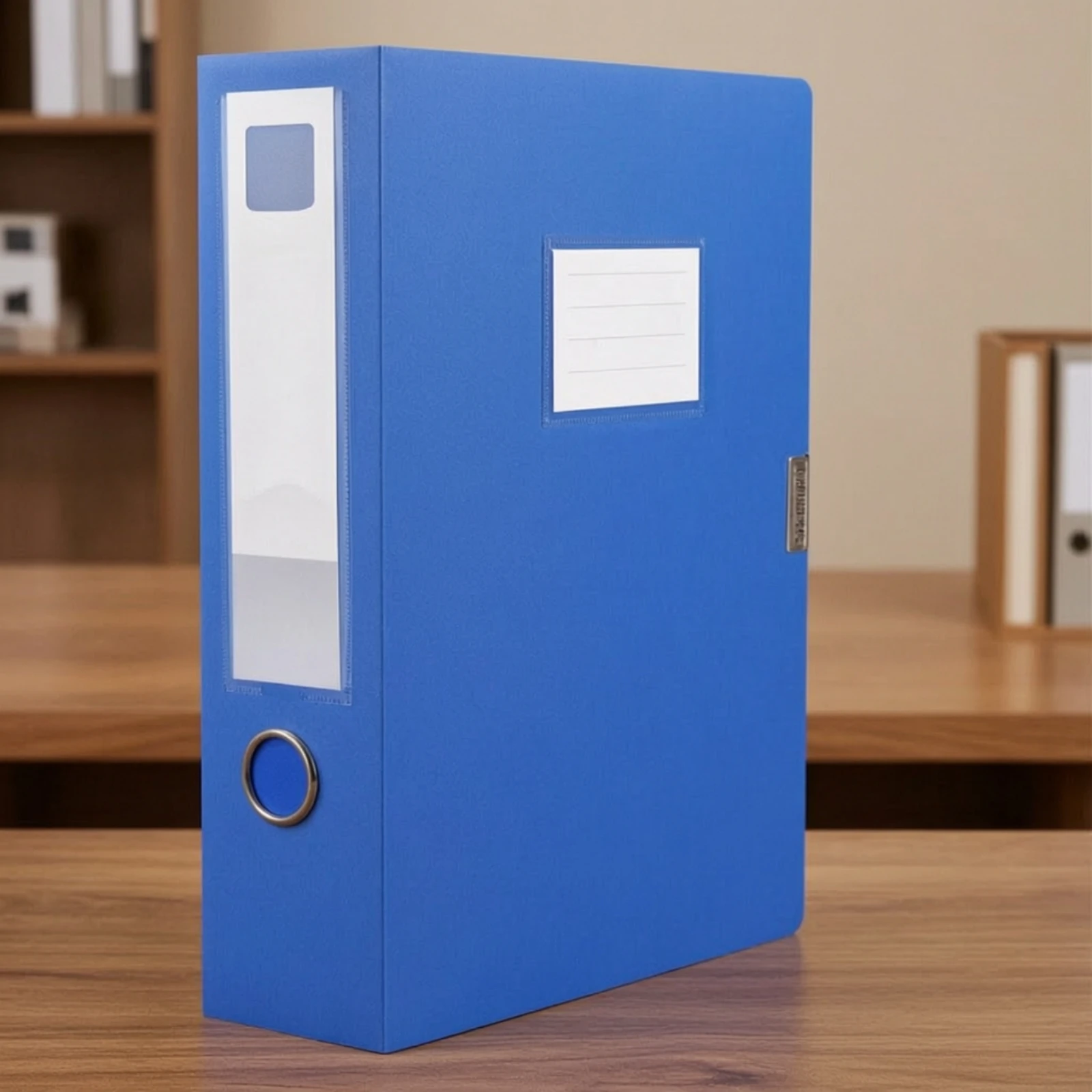 a4サイズの書類を収納できるファイルボックス。防水加工が施され、ラベル用ポケット付き。長期間の使用に耐え、防塵効果も高い。