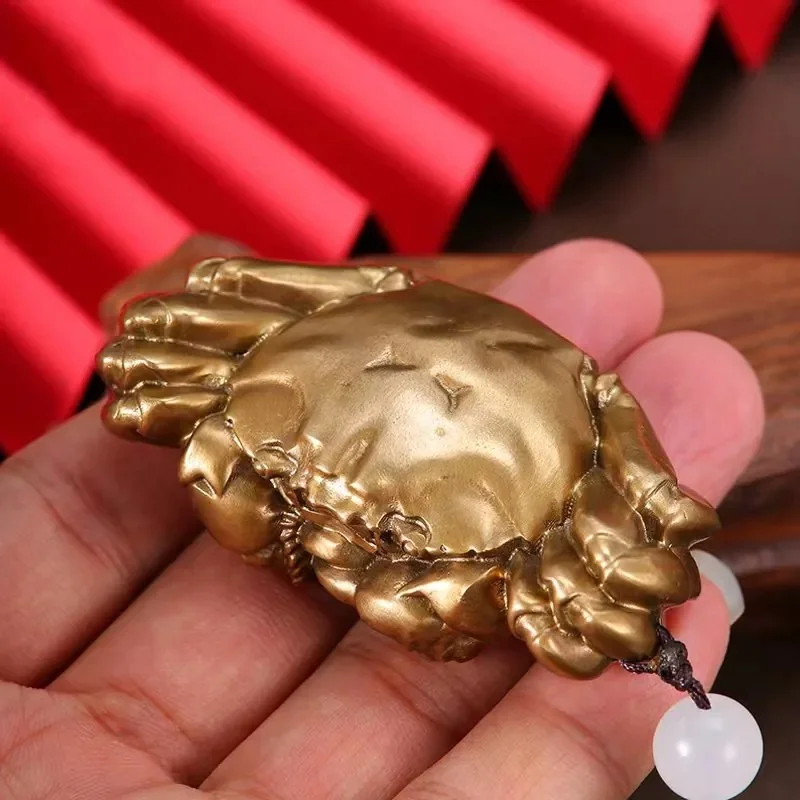 Solid Brass Crab Figurine Handmade Crab Hand Piece Tea Pet Desktop Ornament Portable Pendant Craft Gift for Men Home Table Decor