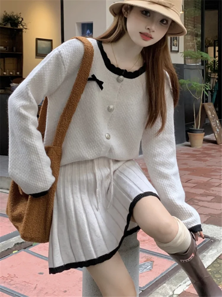 

Новый осенний модный комплект из 2 предметов в консервативном стиле, вязаный кардиган с круглым вырезом и плиссированная мини-юбка, свободные повседневные костюмы из 2 предметов