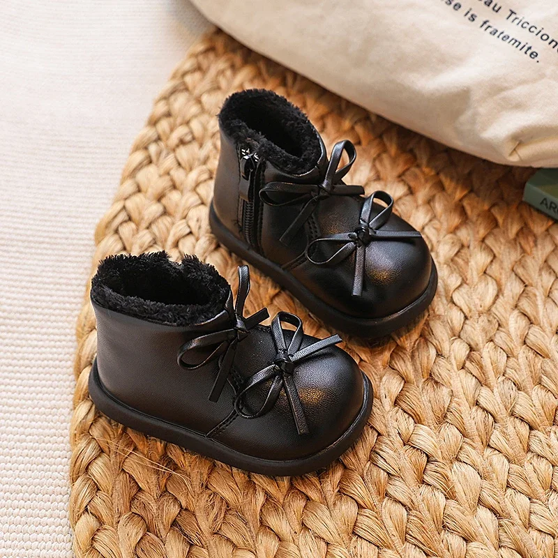 

Милые детские прогулочные туфли с простыми бантами. Детские ботильоны с круглым носком. Новые зимние короткие сапоги для малышей 2024, однотонные, нескользящие.