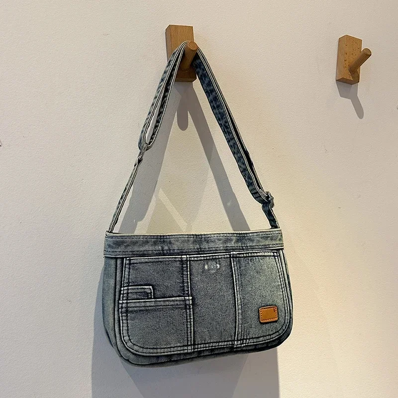 Quadratische Denim-Schultertaschen im Designer-Stil, 2024, modisch, lässig, vielseitig, Sinn für Luxus-Umhängetaschen für Frauen, heißer Mädchen-Stil