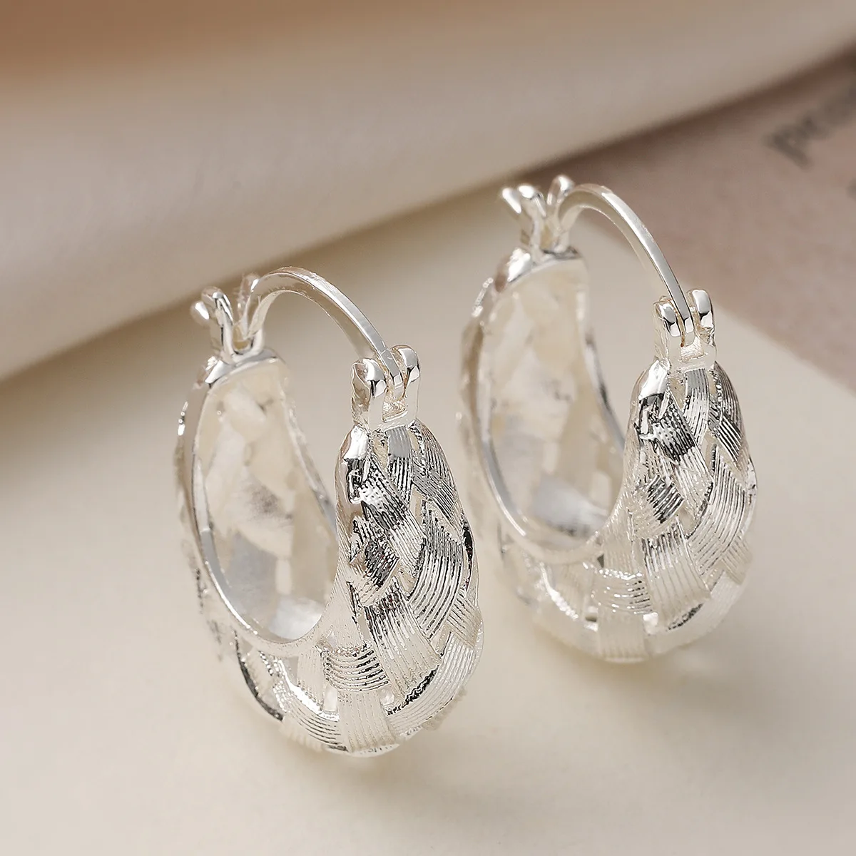 GANPUP Minimalistische Metall-Mesh-Creolen für Damen Vintage Französische Mode Neue Ohrschmuck-Schmuckstücke Damengeschenk Party серьги – Detail 4