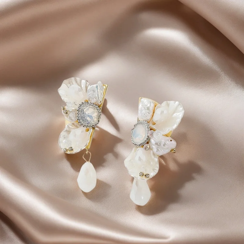 الفرنسية الرجعية البتلة أقراط اللؤلؤ تصميم الزفاف تقليد اللؤلؤ زهرة بيضاء استرخى أقراط للنساء مجوهرات أنيقة الموضة #4