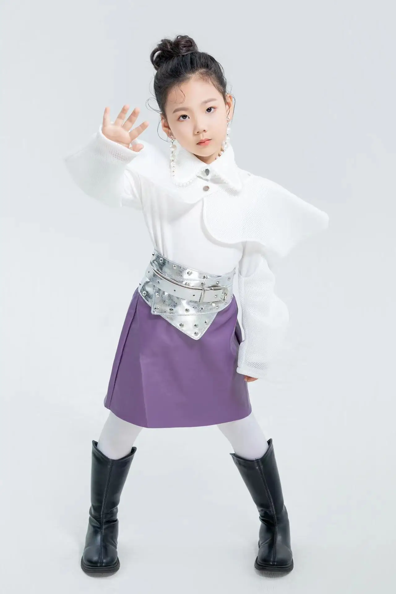 

Girls T-platform Locomotive Model Competition Meta-universe Wind Technology Trendy Clothes Girls Macaron Car Model Performance C