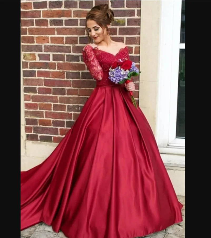 Satynowe, seksowne, oszałamiające czerwone suknie ślubne z dekoltem w serek, odkryte ramiona, długie koronkowe rękawy, długość do podłogi, suknie ślubne, suknia ślubna.