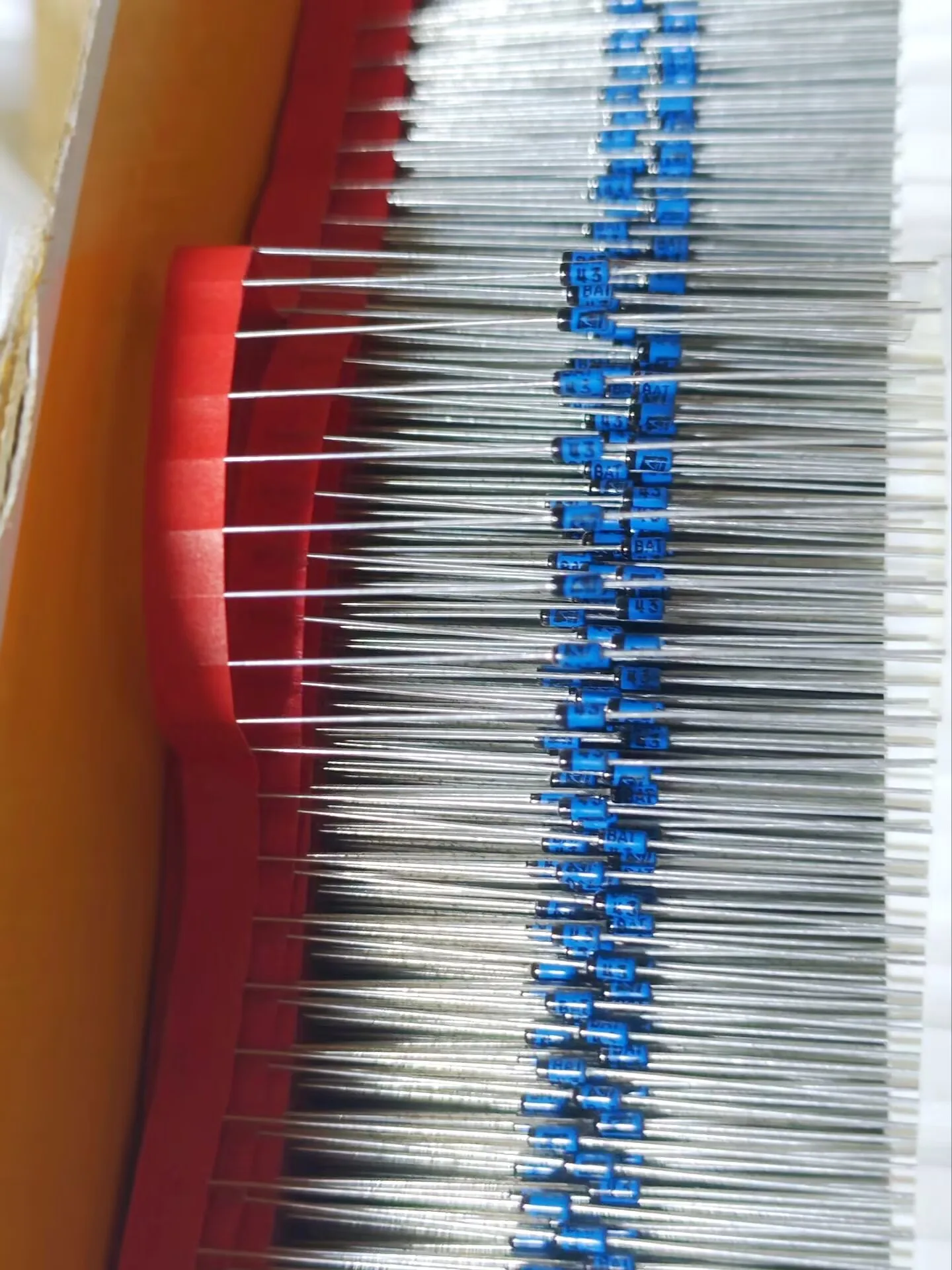 100PCS Original BAT…