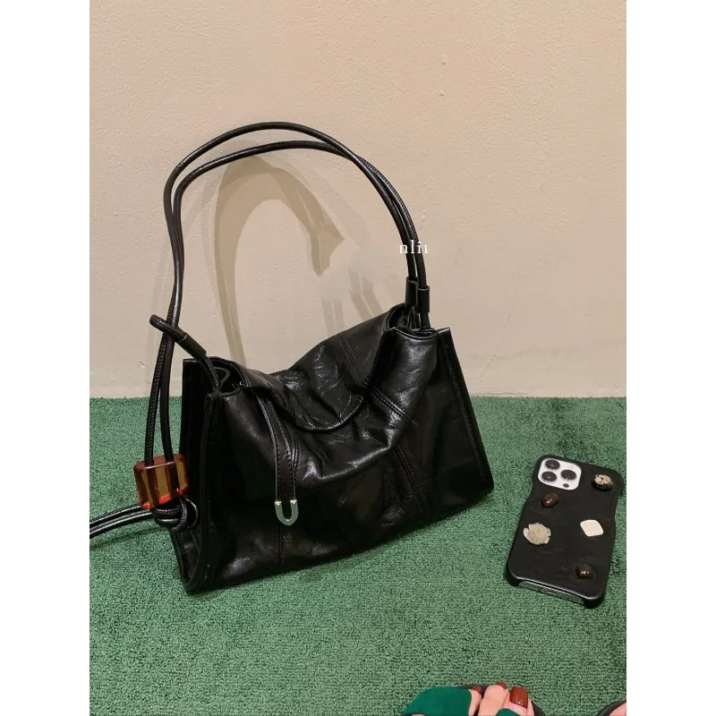 

Darth Vader Tote Bag Women's New Pleated Pillow Bag Large-capacity Commuter Bag Exquisite Simple Casual Fashion Trend Versatile