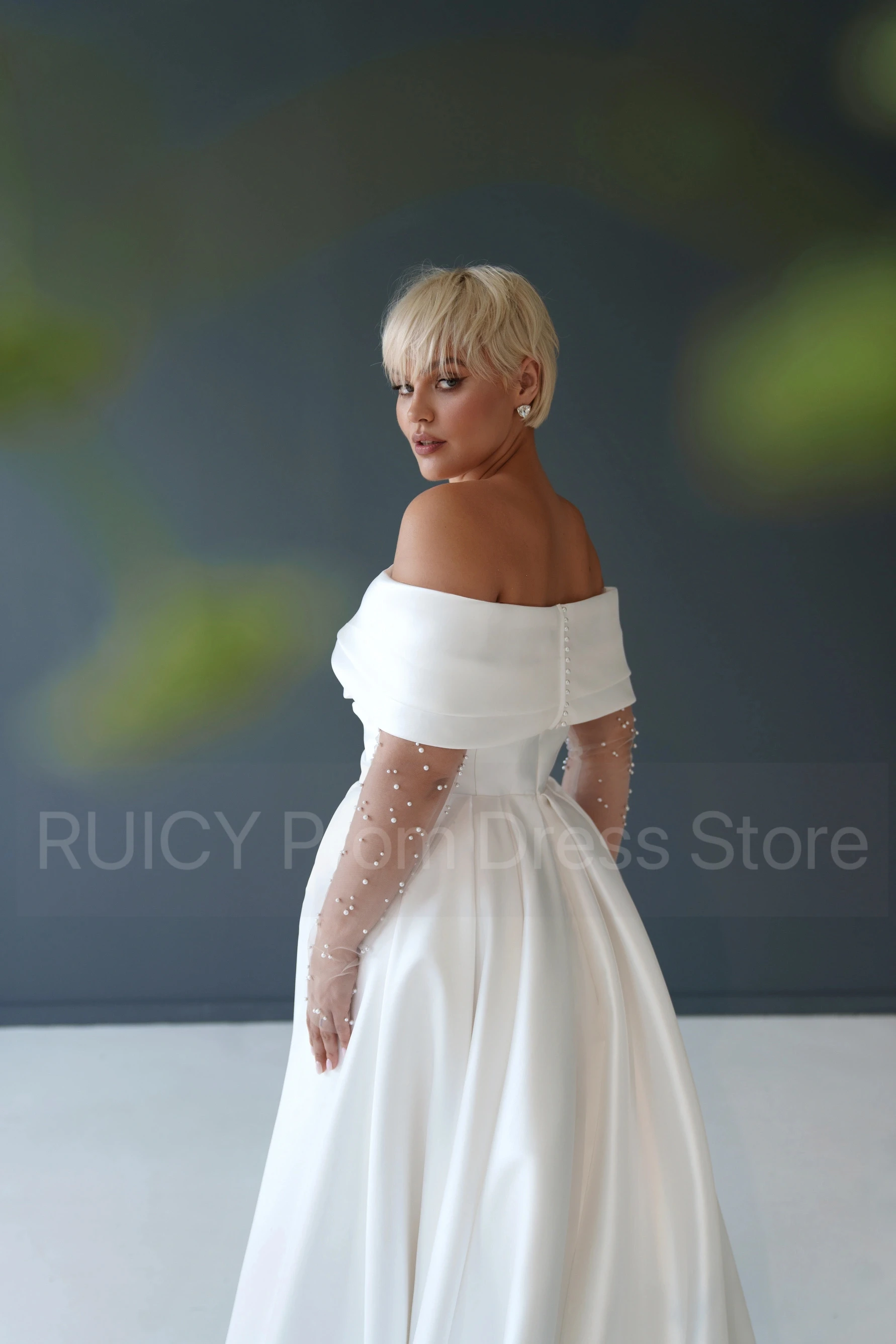 2025 Elegant Wedding Dresses With Detachable Sleeve Off The Shoulder Pearls Satin Plus Size Bride Dress Slit Gown robe de mariée
