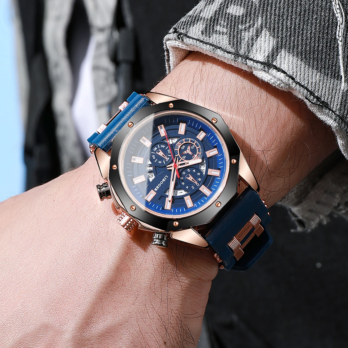 ساعة رياضية رجالية عصرية بسوار سيليكون كوارتز مع تقويم التاريخ