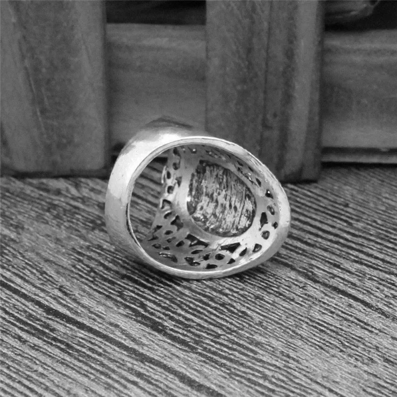 Oval Lady Queen Cameo Rings For Women Vintage Hollow Flower Rings Antique Silver Plated Cocktail Party Fashion Jewelry