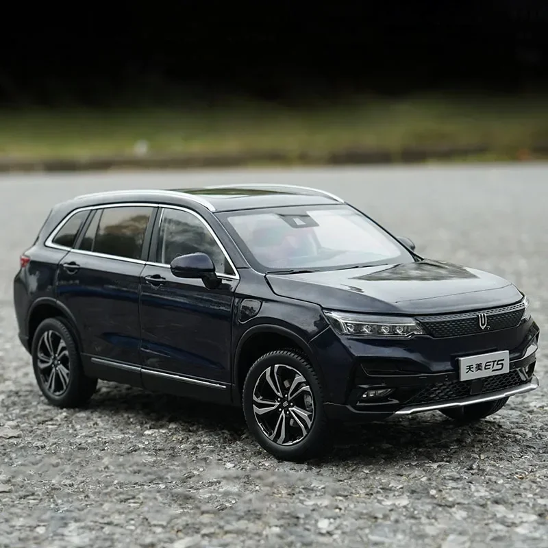 

Skyworth ET5 1:18 Scale Die-Cast Car Model, Alloy Simulation EV Vehicle, Official Licensed Collectible Ornament for Home Office