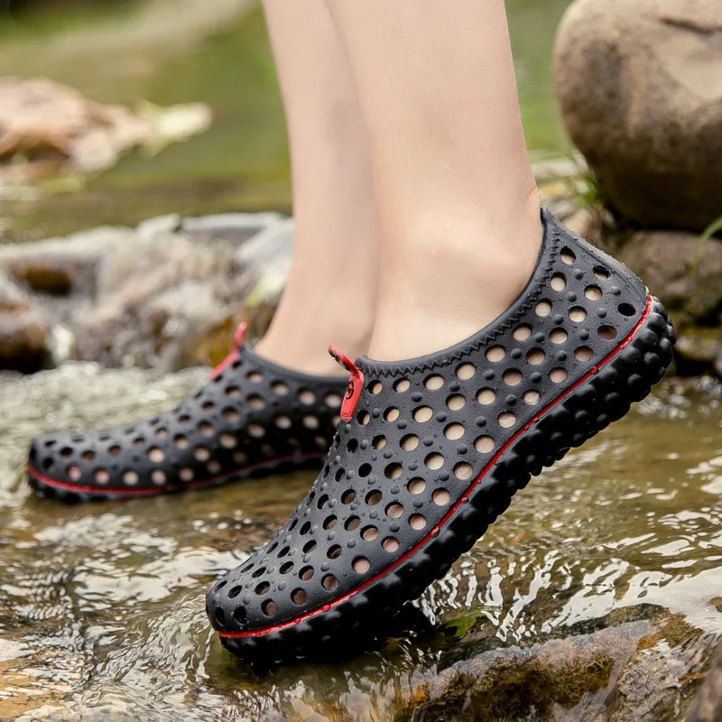 Summer Sandals New Light Fashion Casual Shoes Beach Water River Wading Shoes Men Comfortable Breathable Non-Slip Hole Shoes