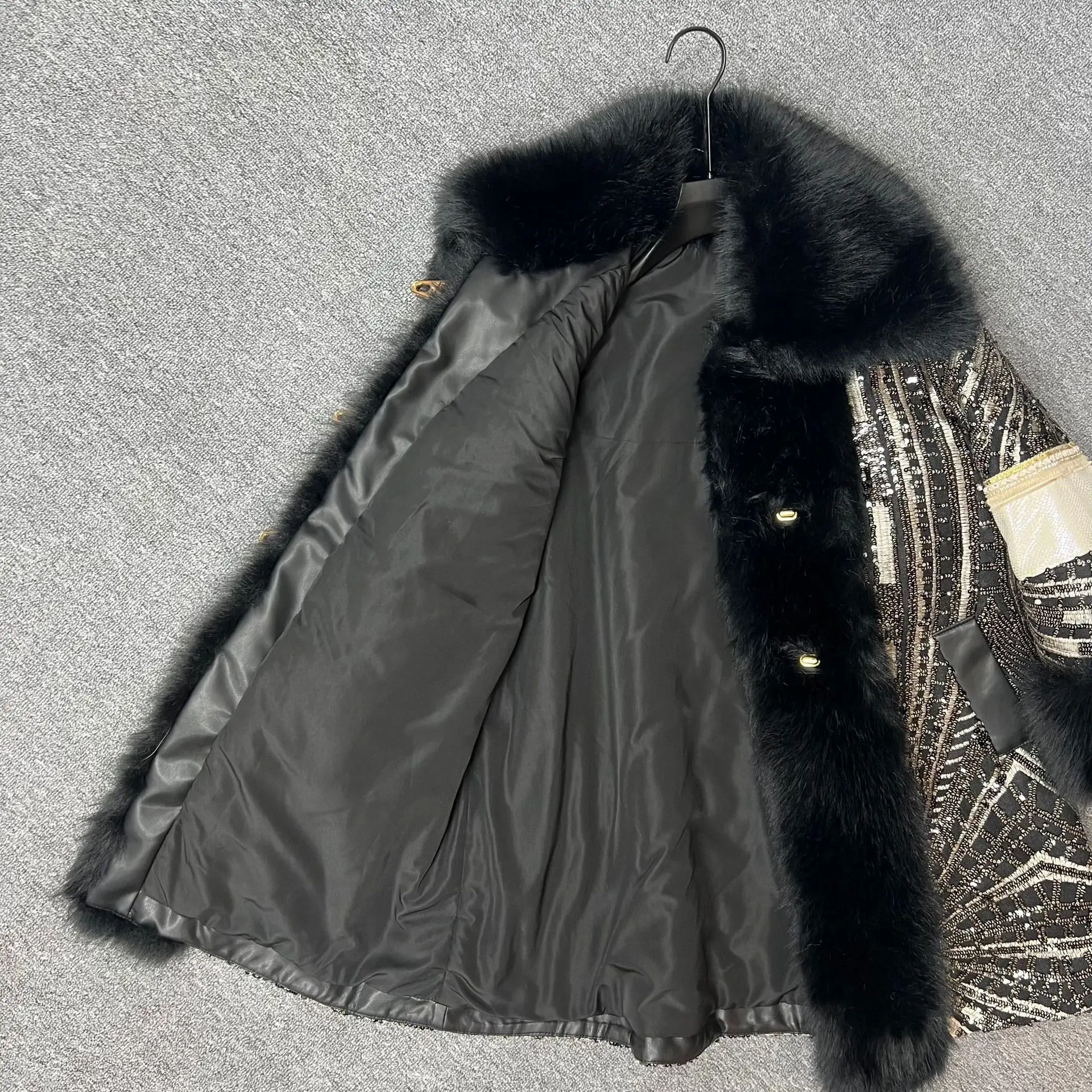 2025 خريف شتاء جديد فو الثعلب معطف الفرو المألوف أنيق النسخة الكورية الثقيلة الترتر العصرية سترة نسائية معطف فروي