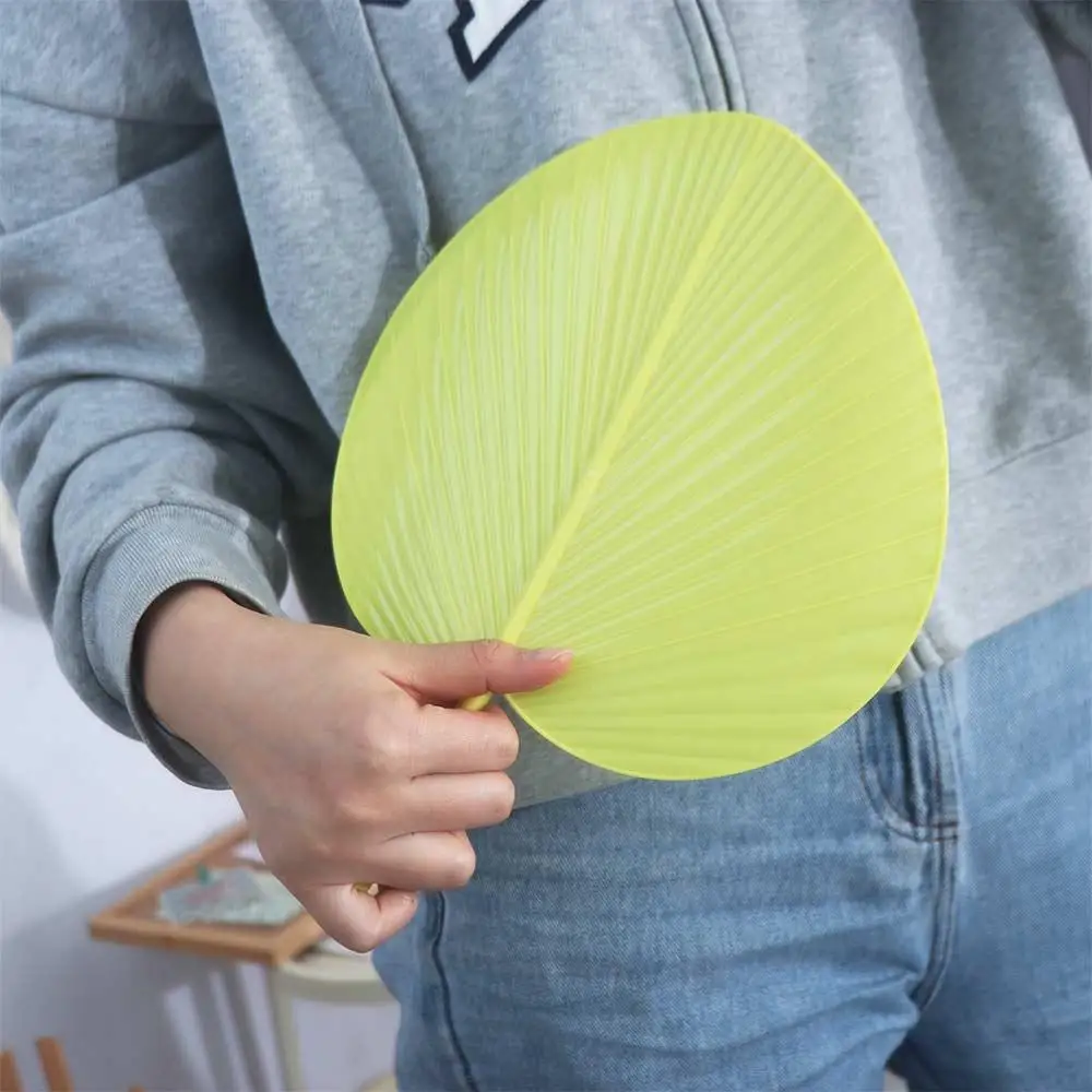 

Durable Plastic Artificial Palm-Leaf Fan Large Size Vintage Artificial Straw Fan Thickened Cattail Leaf Fan Photo Props