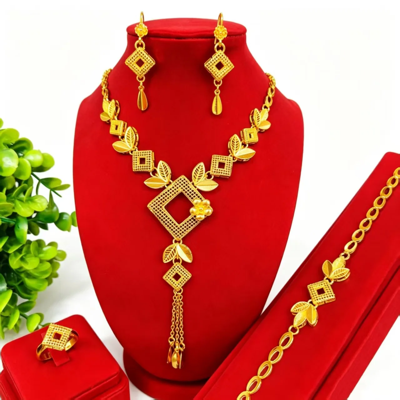 

New Fashion Dubai French 24K Gold Plated Necklace Earrings Rings Bracelet Elegant Wedding Party Jewelry Set for Beloved 777