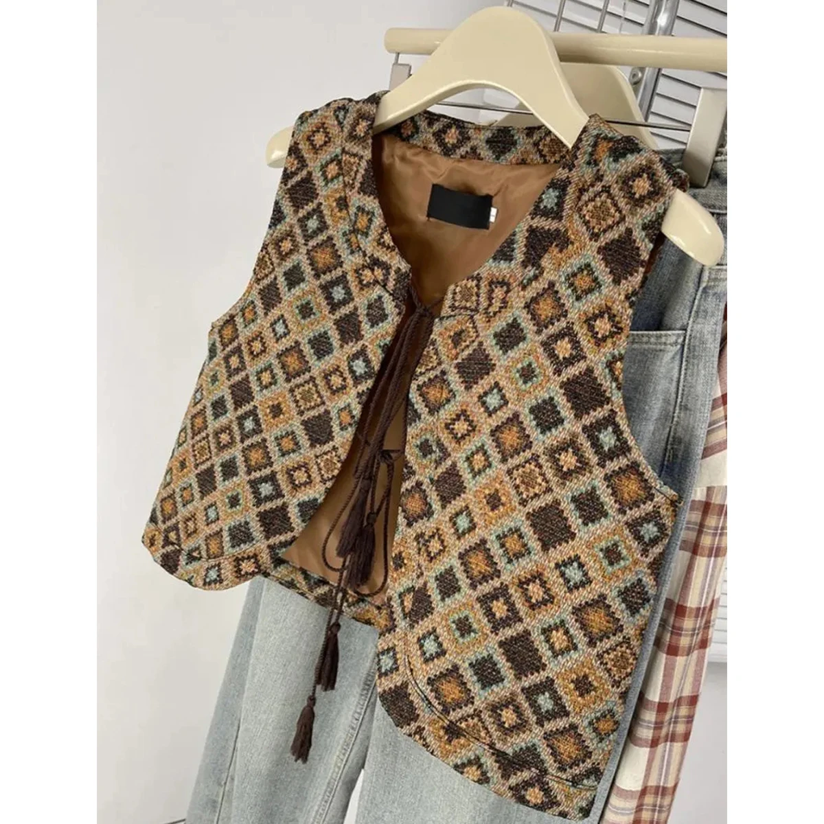 توب نسائي بدون أكمام بحزام وشراشيب بتصميم عتيق، سترة خارجية للعطلات من ألياف البوليستر 100%، ربيع 2025