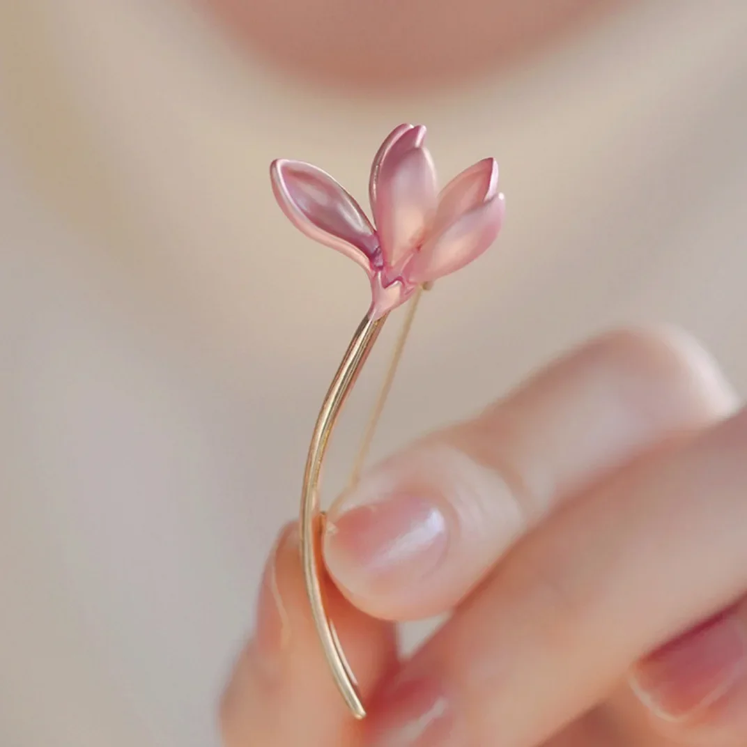 Exquisite Pink Lotus Flower Brooch Pins Women Girls Metal Plant Enamel Label Hat Cap Pins Suit Coat Japanese Fashion Accessories